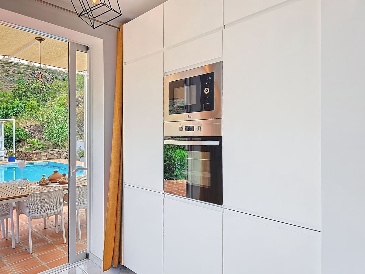 3 makuuhuone Huvila myytävänä paikassa Sayalonga mukana uima-altaan 
autotalli - 540 000 € (Ref: 9013732)