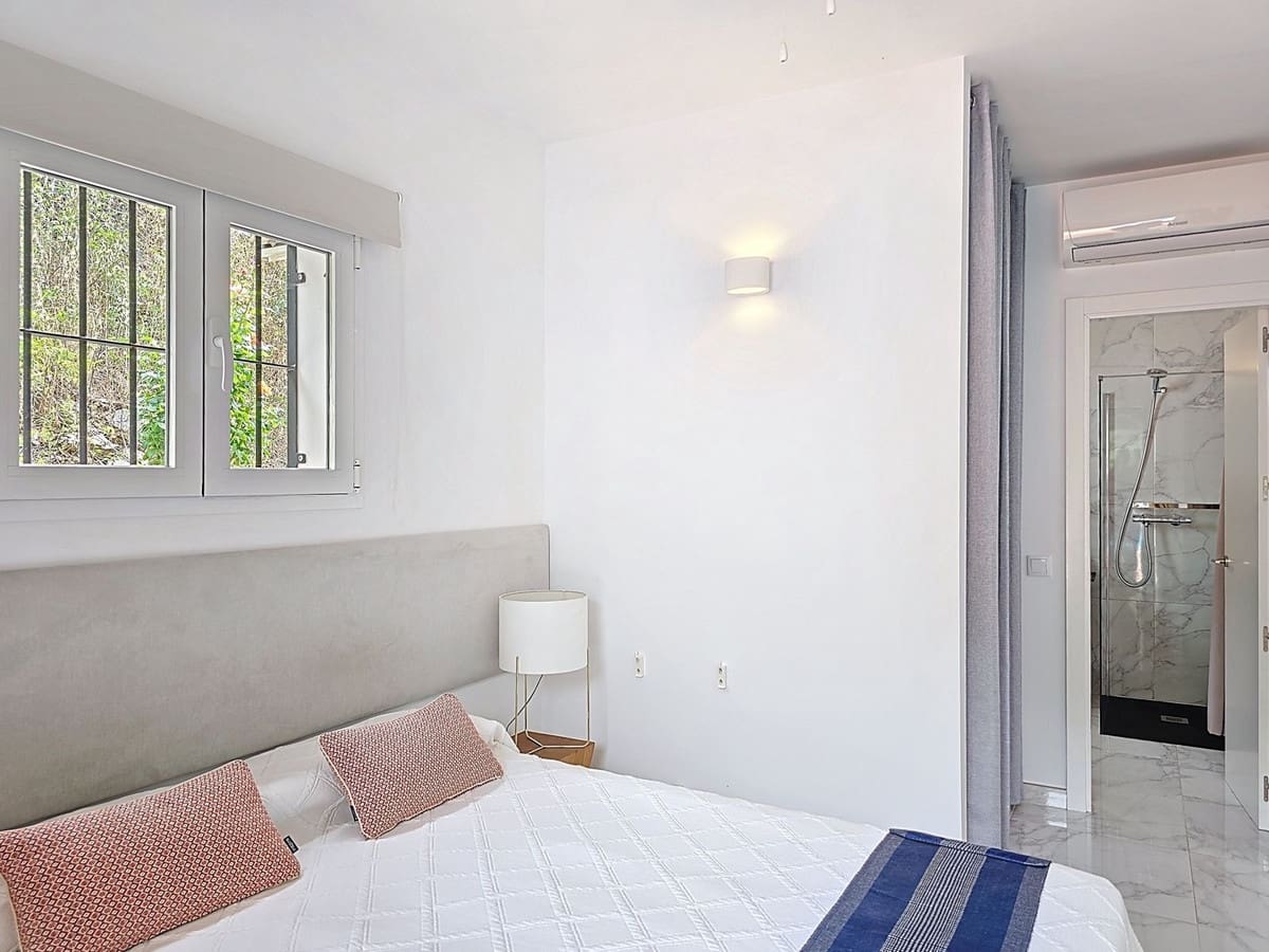 3 makuuhuone Huvila myytävänä paikassa Sayalonga mukana uima-altaan 
autotalli - 540 000 € (Ref: 9013732)