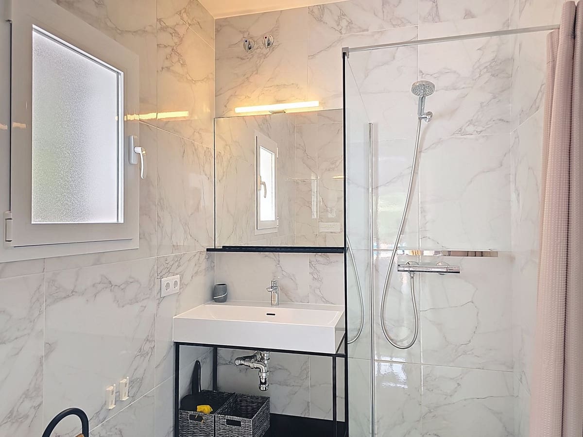 3 makuuhuone Huvila myytävänä paikassa Sayalonga mukana uima-altaan 
autotalli - 540 000 € (Ref: 9013732)