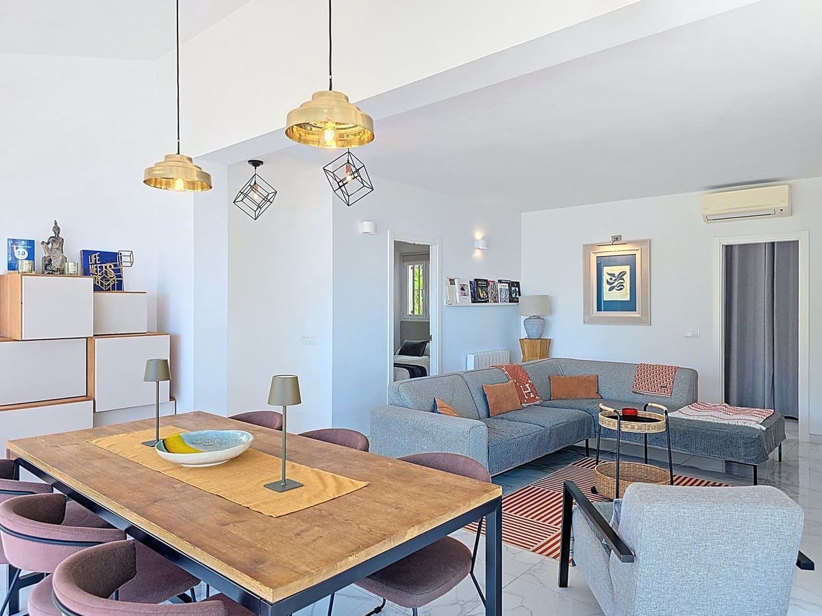 3 makuuhuone Huvila myytävänä paikassa Sayalonga mukana uima-altaan 
autotalli - 540 000 € (Ref: 9013732)