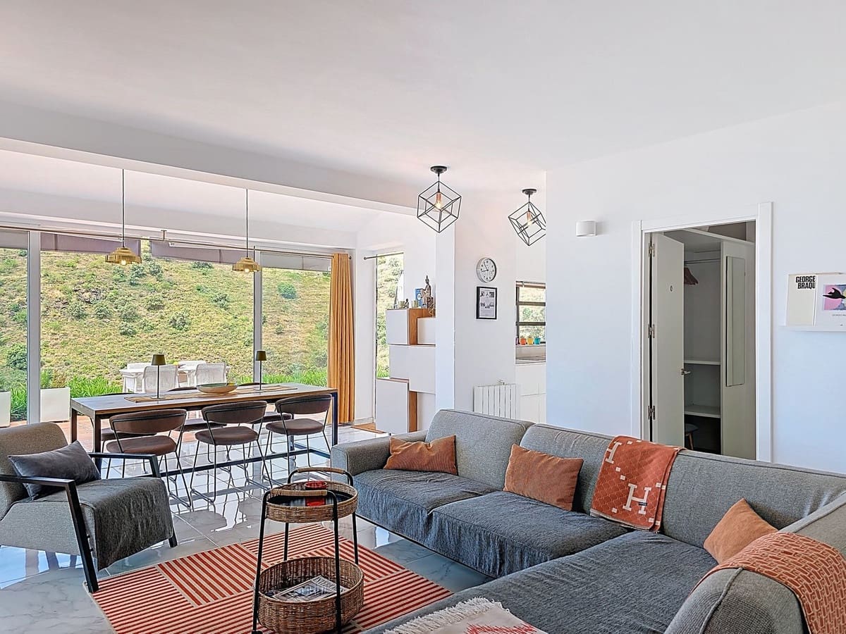 3 makuuhuone Huvila myytävänä paikassa Sayalonga mukana uima-altaan 
autotalli - 540 000 € (Ref: 9013732)