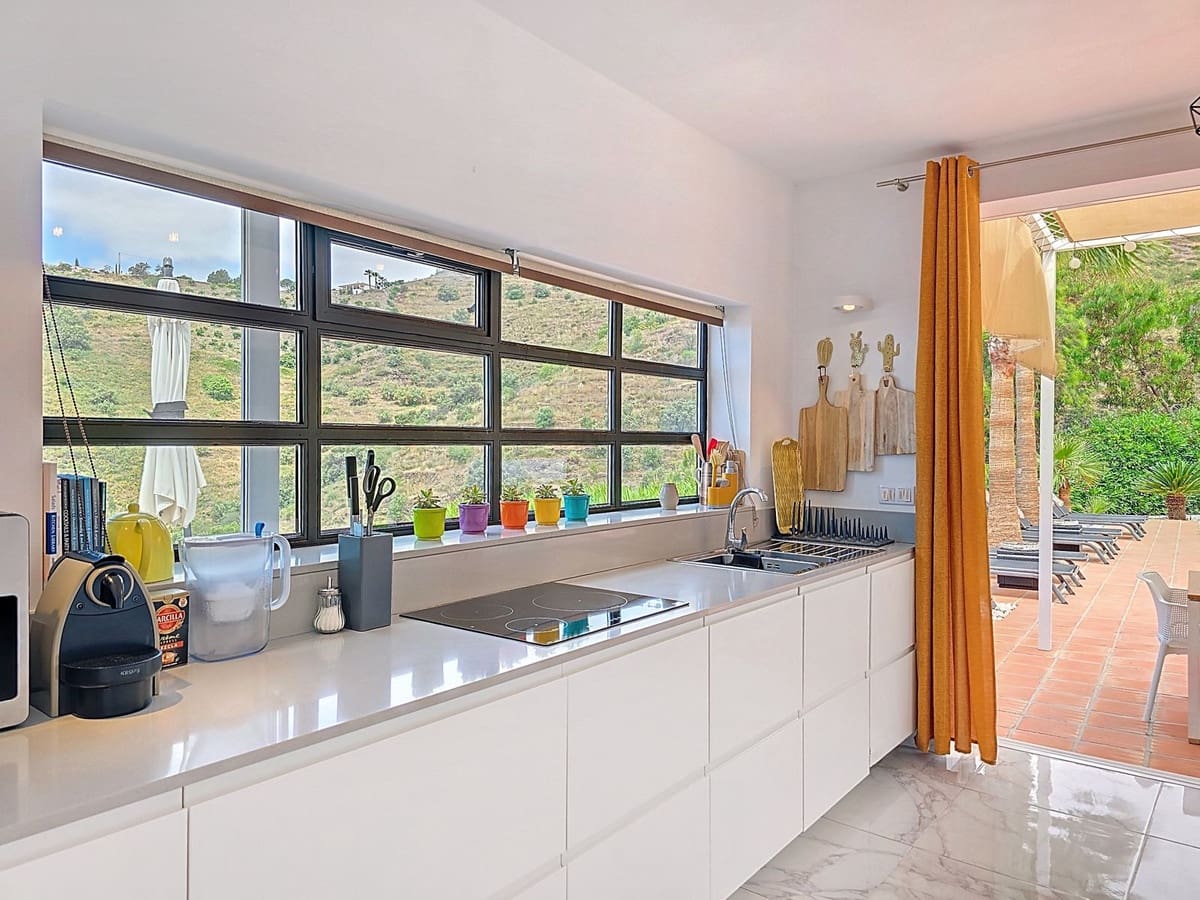 3 makuuhuone Huvila myytävänä paikassa Sayalonga mukana uima-altaan 
autotalli - 540 000 € (Ref: 9013732)