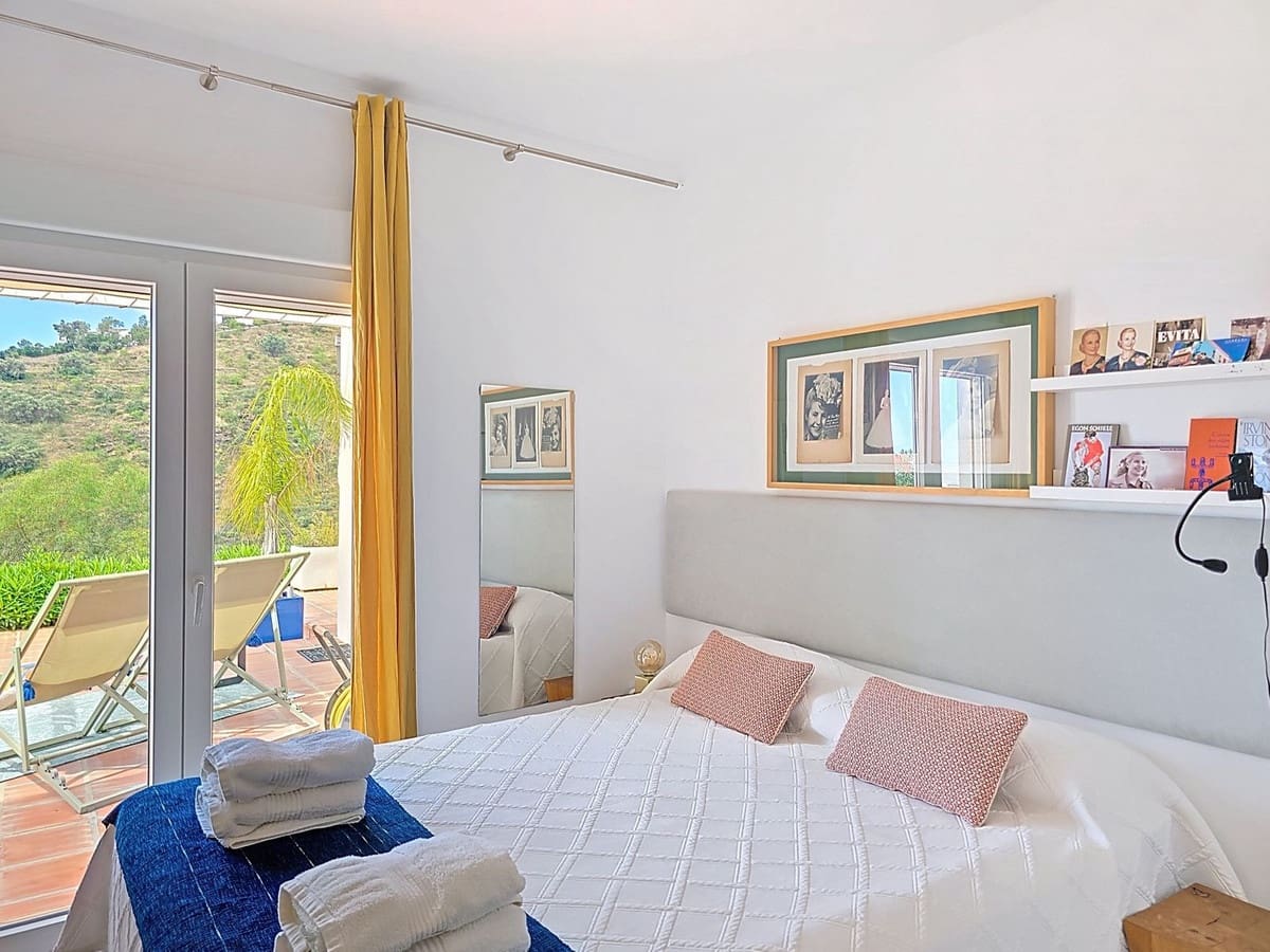 3 makuuhuone Huvila myytävänä paikassa Sayalonga mukana uima-altaan 
autotalli - 540 000 € (Ref: 9013732)