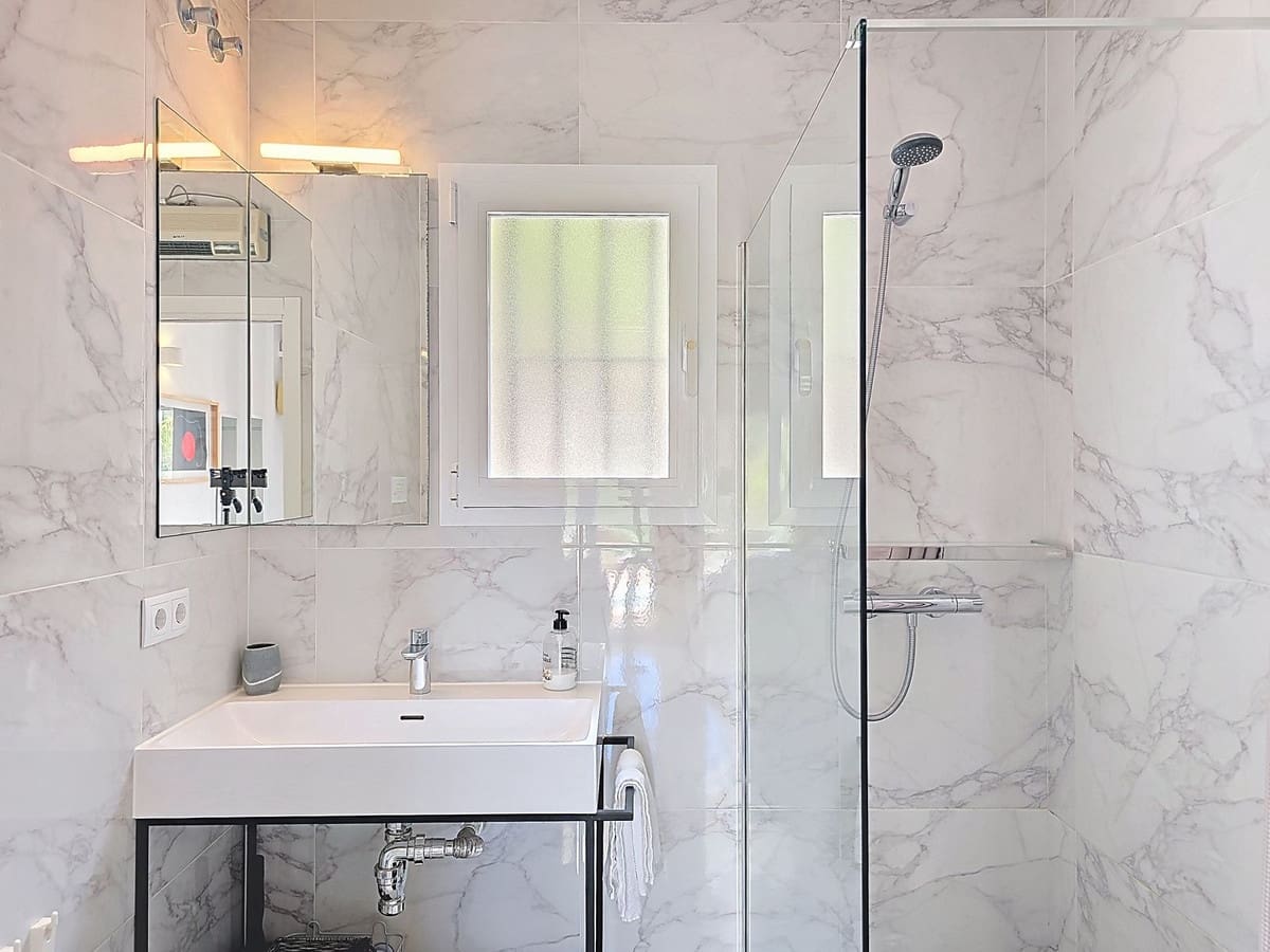 3 makuuhuone Huvila myytävänä paikassa Sayalonga mukana uima-altaan 
autotalli - 540 000 € (Ref: 9013732)