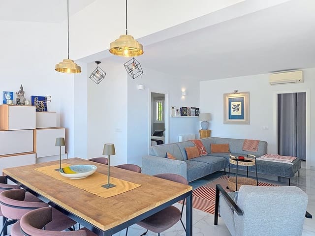 3 makuuhuone Huvila myytävänä paikassa Sayalonga mukana uima-altaan 
autotalli - 540 000 € (Ref: 9013732)