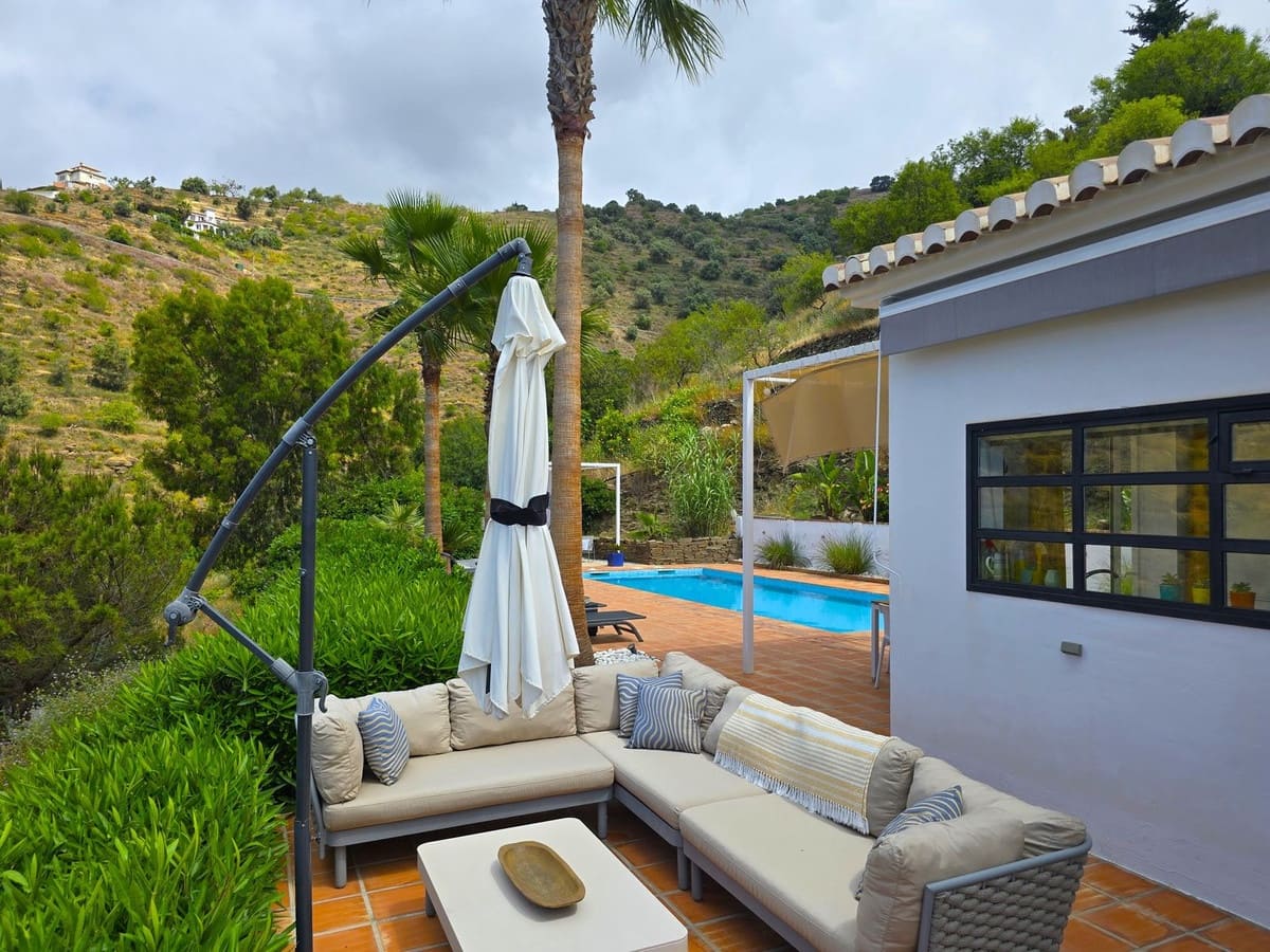 3 makuuhuone Huvila myytävänä paikassa Sayalonga mukana uima-altaan 
autotalli - 540 000 € (Ref: 9013732)