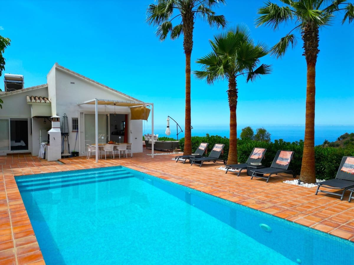 3 makuuhuone Huvila myytävänä paikassa Sayalonga mukana uima-altaan 
autotalli - 540 000 € (Ref: 9013732)