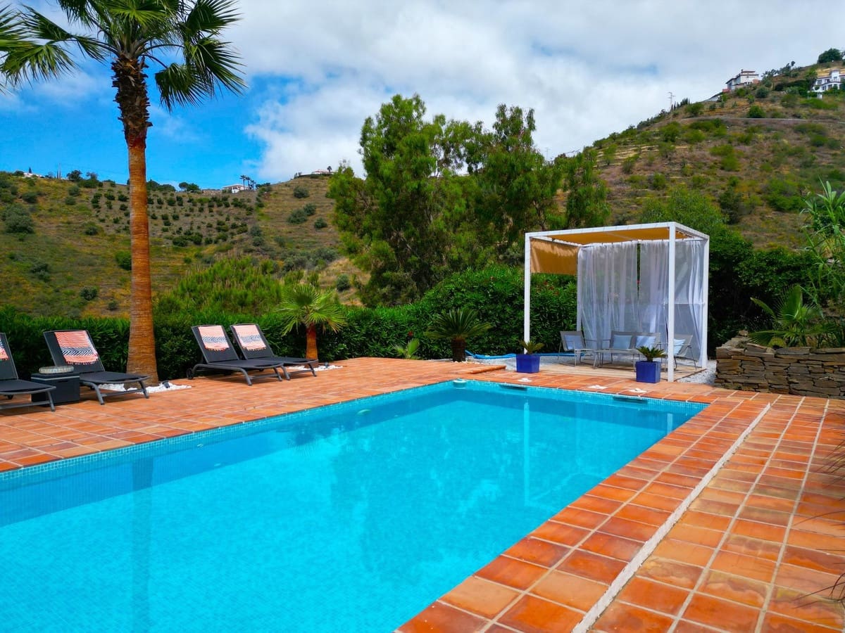 3 makuuhuone Huvila myytävänä paikassa Sayalonga mukana uima-altaan 
autotalli - 540 000 € (Ref: 9013732)