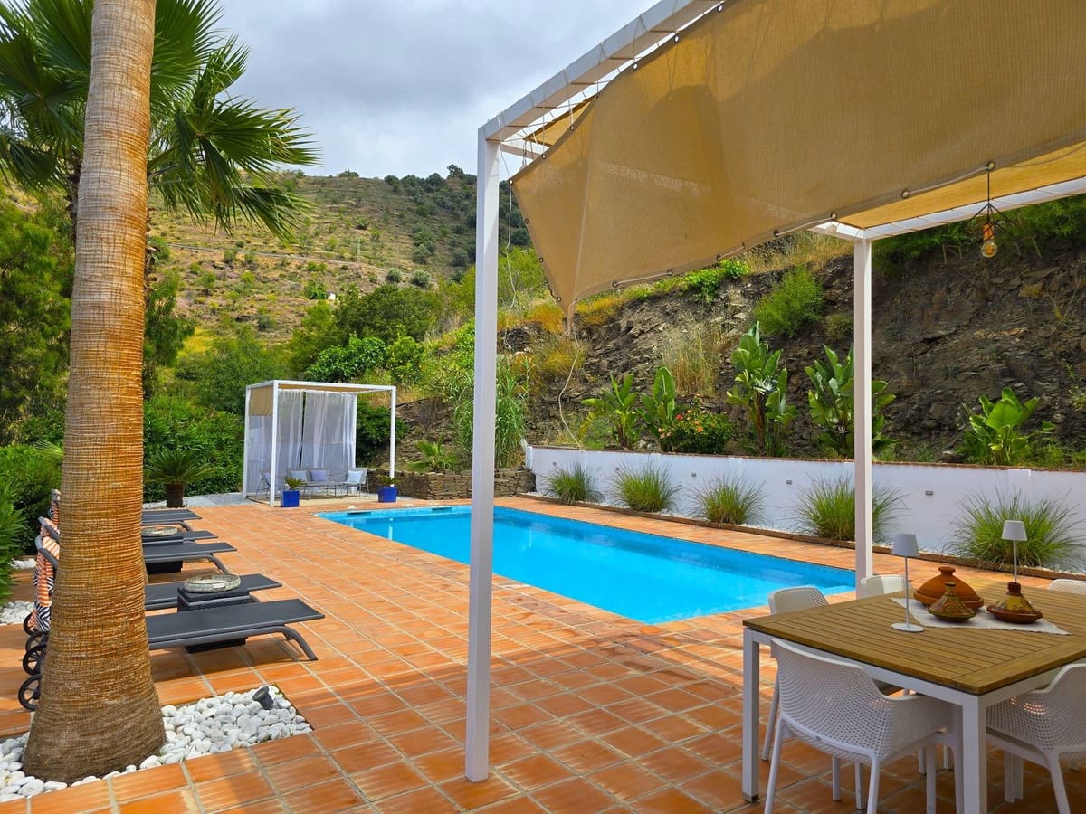 3 makuuhuone Huvila myytävänä paikassa Sayalonga mukana uima-altaan 
autotalli - 540 000 € (Ref: 9013732)