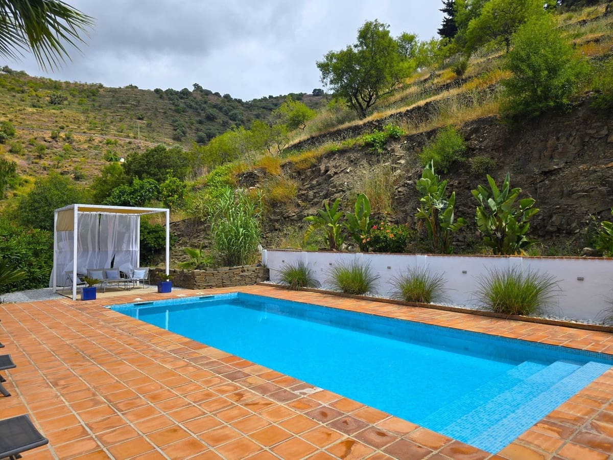 3 makuuhuone Huvila myytävänä paikassa Sayalonga mukana uima-altaan 
autotalli - 540 000 € (Ref: 9013732)