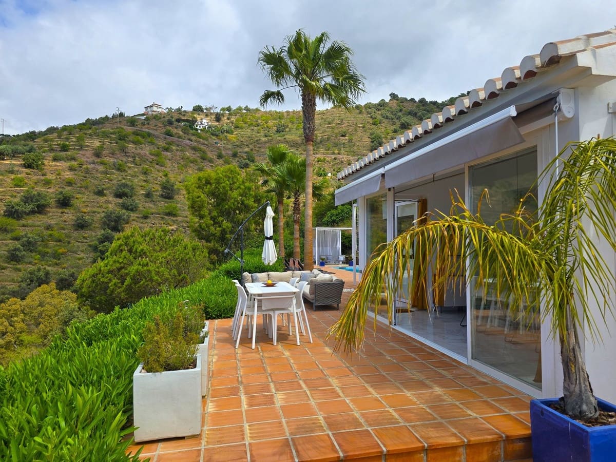 3 makuuhuone Huvila myytävänä paikassa Sayalonga mukana uima-altaan 
autotalli - 540 000 € (Ref: 9013732)