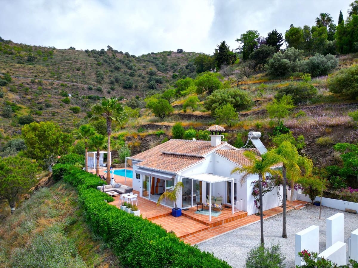 3 makuuhuone Huvila myytävänä paikassa Sayalonga mukana uima-altaan 
autotalli - 540 000 € (Ref: 9013732)