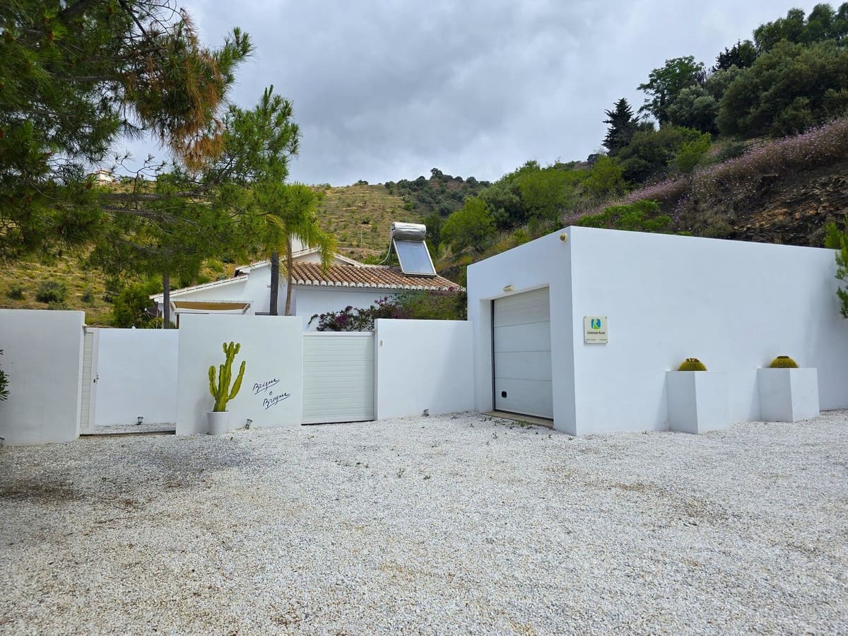 3 makuuhuone Huvila myytävänä paikassa Sayalonga mukana uima-altaan 
autotalli - 540 000 € (Ref: 9013732)