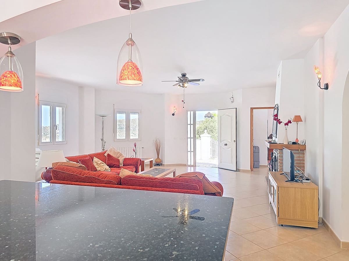 4 soveværelse Villa til salg i Competa med swimmingpool garage - € 425.000 (Ref: 9026332)