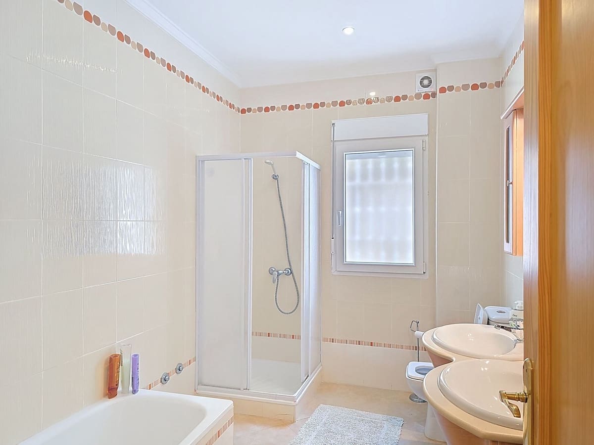 4 soveværelse Villa til salg i Competa med swimmingpool garage - € 425.000 (Ref: 9026332)