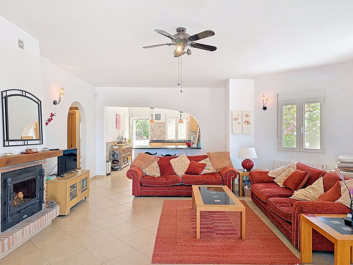 4 soveværelse Villa til salg i Competa med swimmingpool garage - € 425.000 (Ref: 9026332)