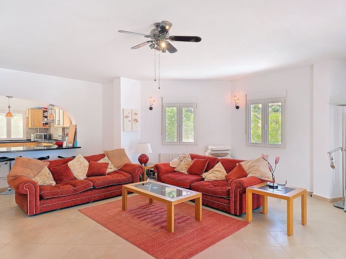 4 soveværelse Villa til salg i Competa med swimmingpool garage - € 425.000 (Ref: 9026332)