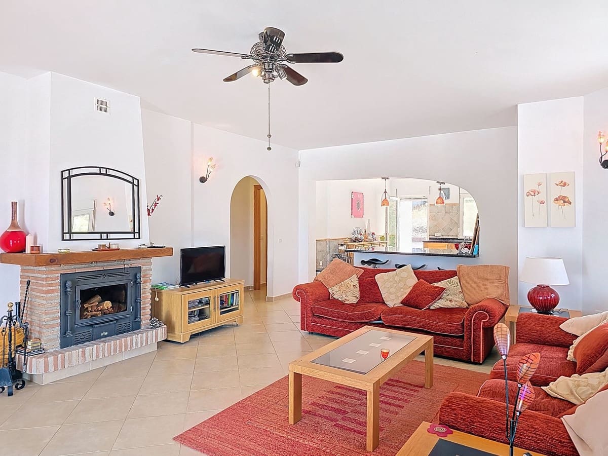 4 soveværelse Villa til salg i Competa med swimmingpool garage - € 425.000 (Ref: 9026332)