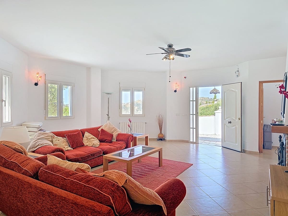 4 soveværelse Villa til salg i Competa med swimmingpool garage - € 425.000 (Ref: 9026332)