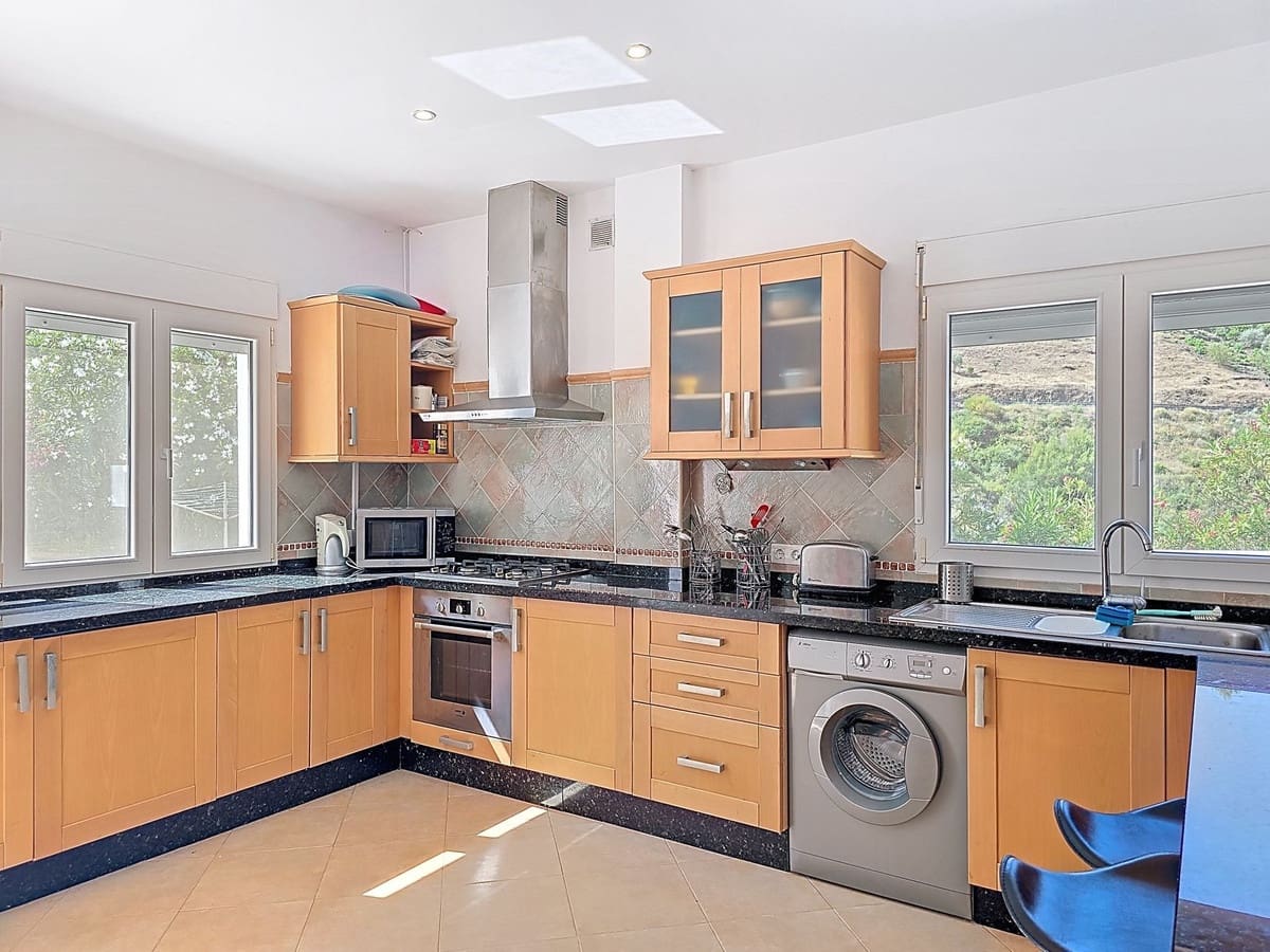 4 soveværelse Villa til salg i Competa med swimmingpool garage - € 425.000 (Ref: 9026332)