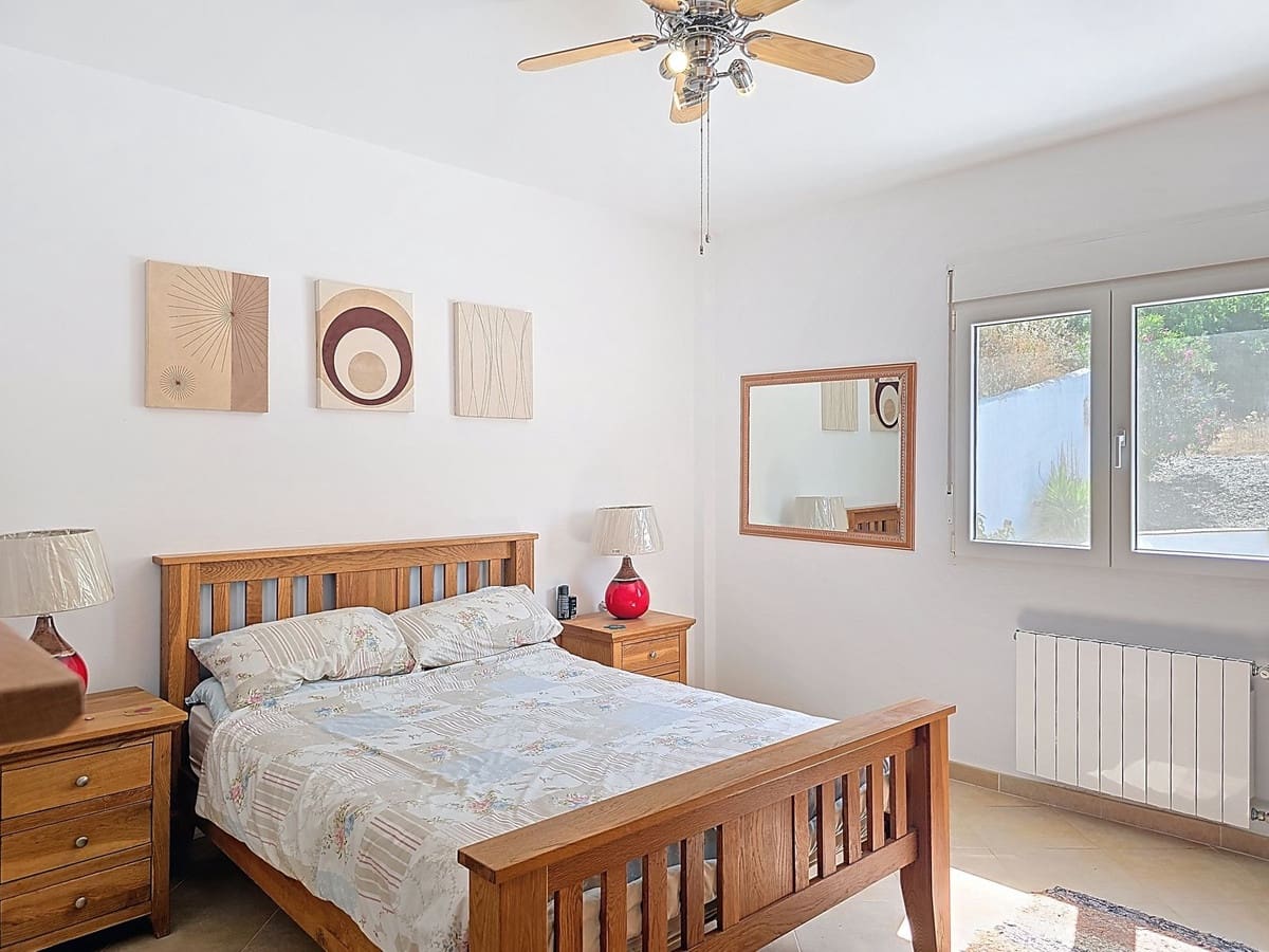 4 soveværelse Villa til salg i Competa med swimmingpool garage - € 425.000 (Ref: 9026332)