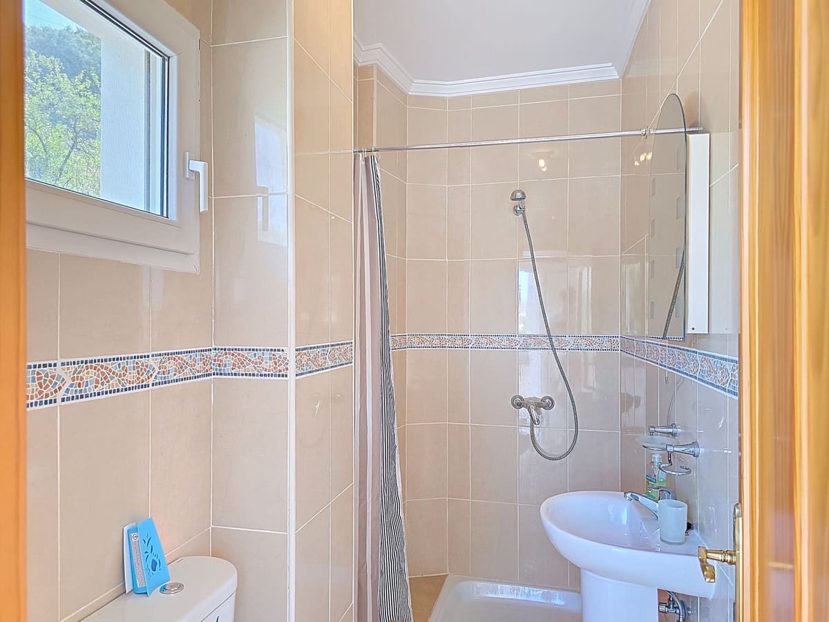 4 soveværelse Villa til salg i Competa med swimmingpool garage - € 425.000 (Ref: 9026332)