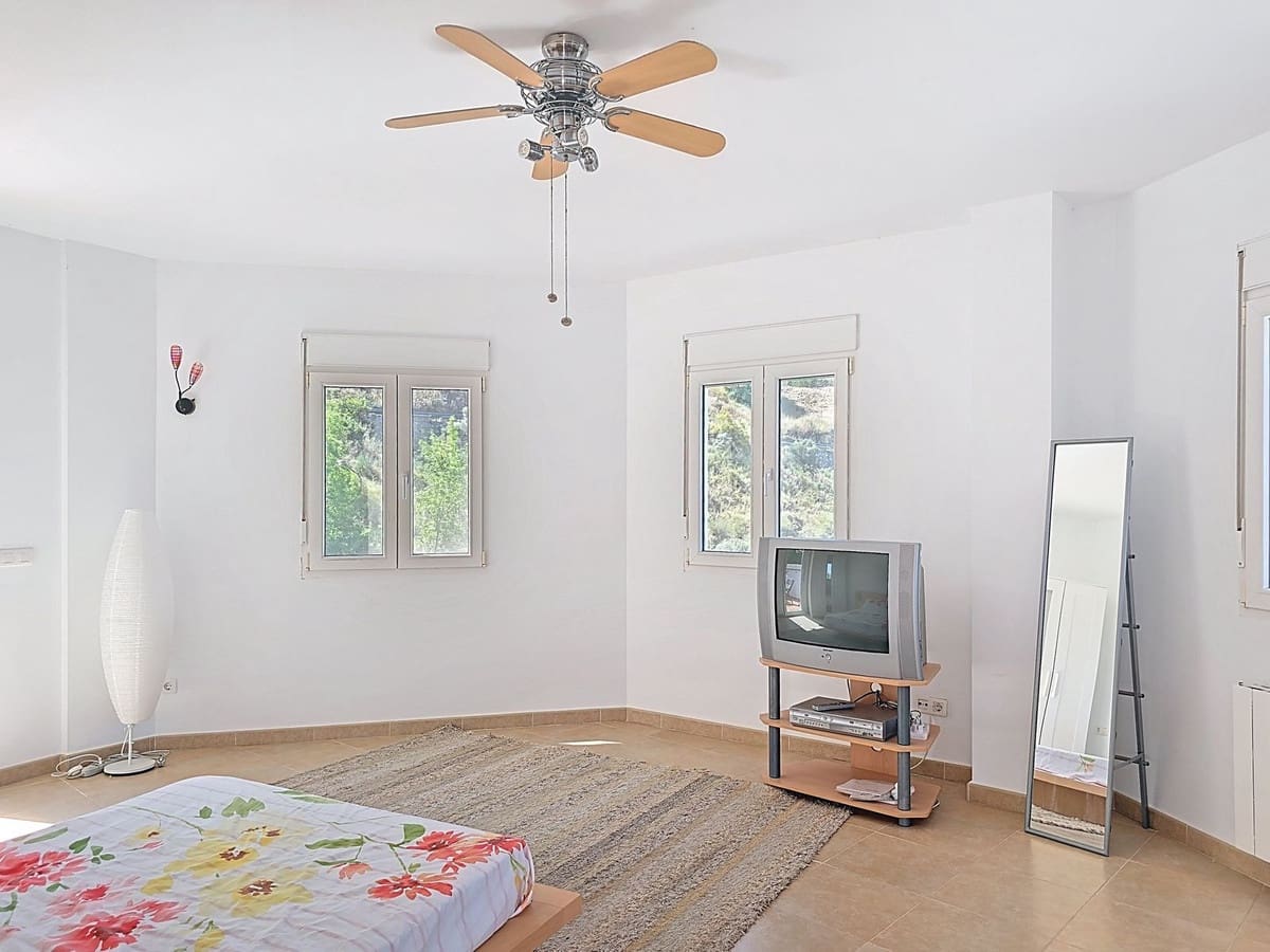 4 soveværelse Villa til salg i Competa med swimmingpool garage - € 425.000 (Ref: 9026332)