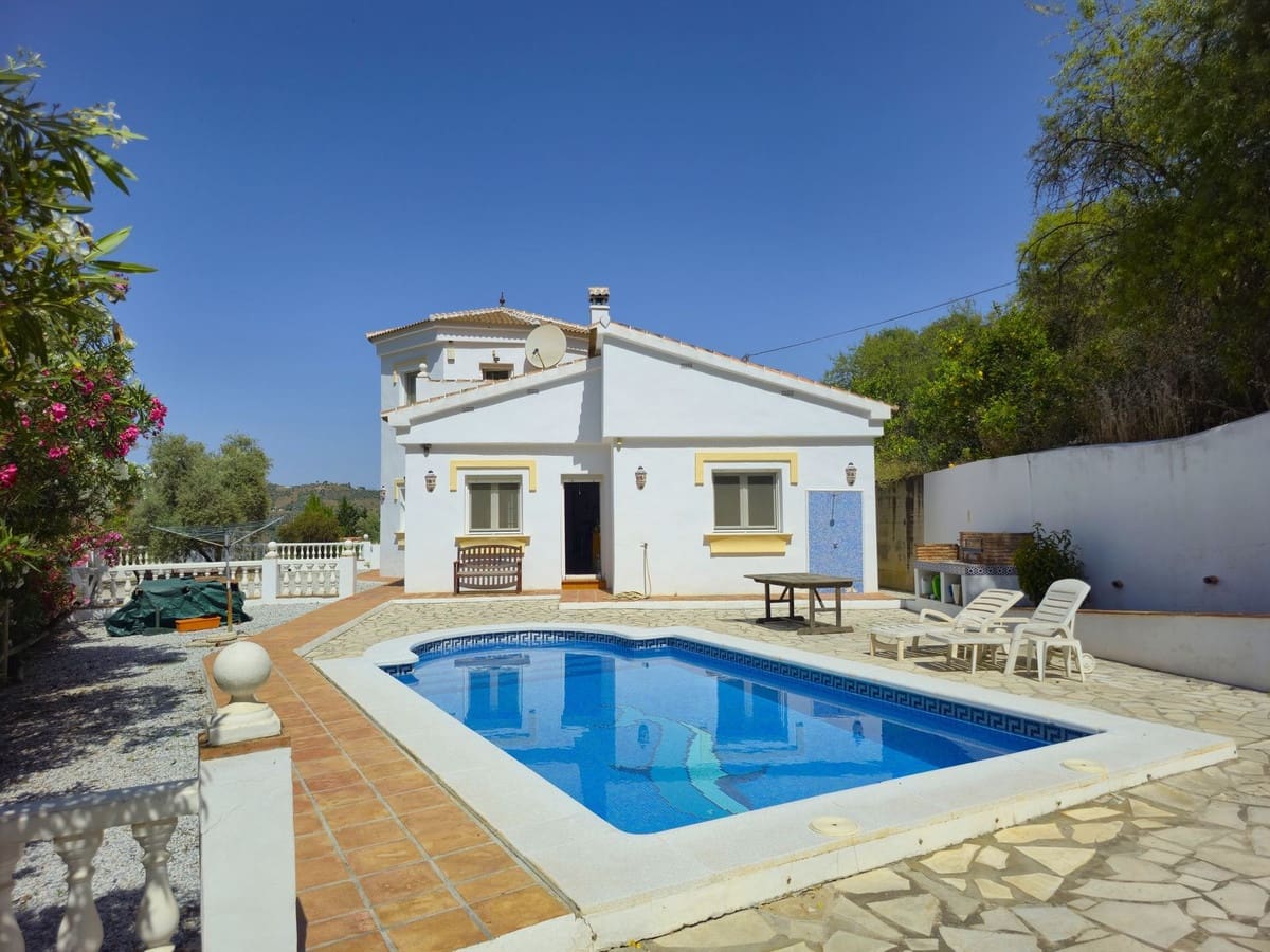 4 soveværelse Villa til salg i Competa med swimmingpool garage - € 425.000 (Ref: 9026332)