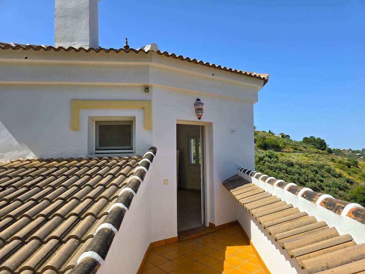 4 soveværelse Villa til salg i Competa med swimmingpool garage - € 425.000 (Ref: 9026332)