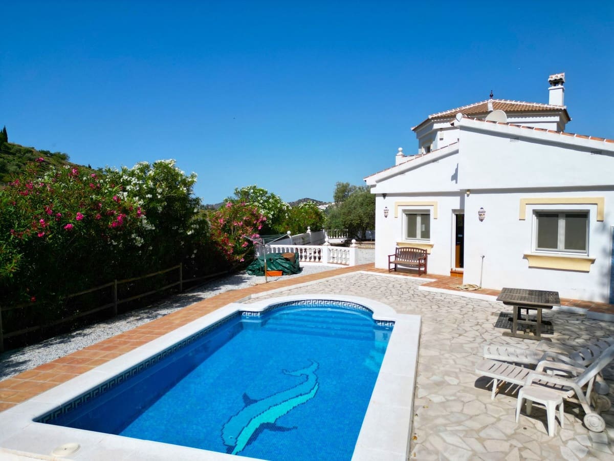 4 soveværelse Villa til salg i Competa med swimmingpool garage - € 425.000 (Ref: 9026332)