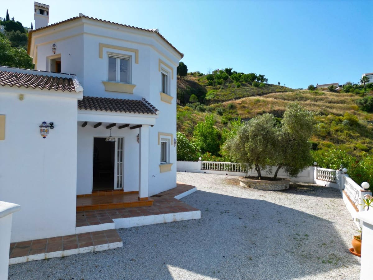 4 soveværelse Villa til salg i Competa med swimmingpool garage - € 425.000 (Ref: 9026332)