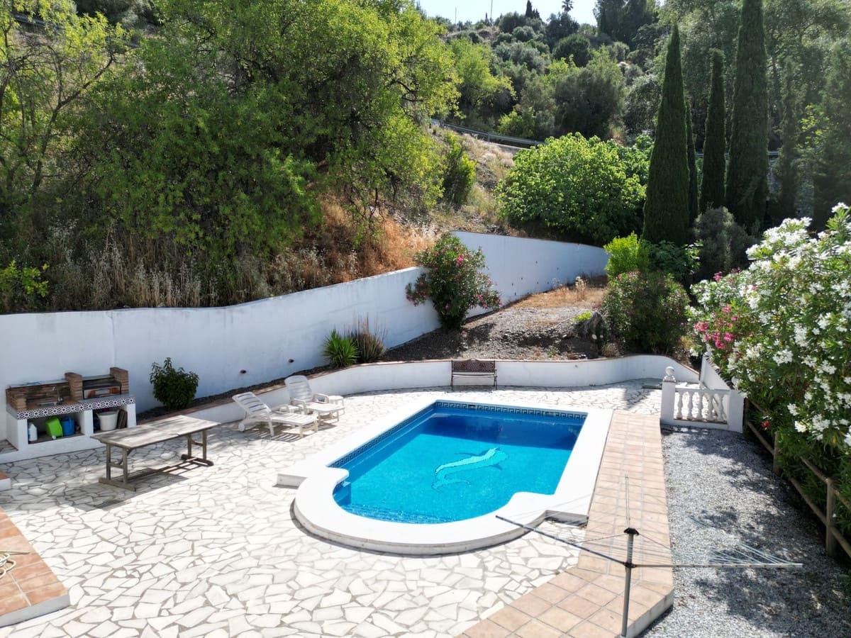 4 soveværelse Villa til salg i Competa med swimmingpool garage - € 425.000 (Ref: 9026332)