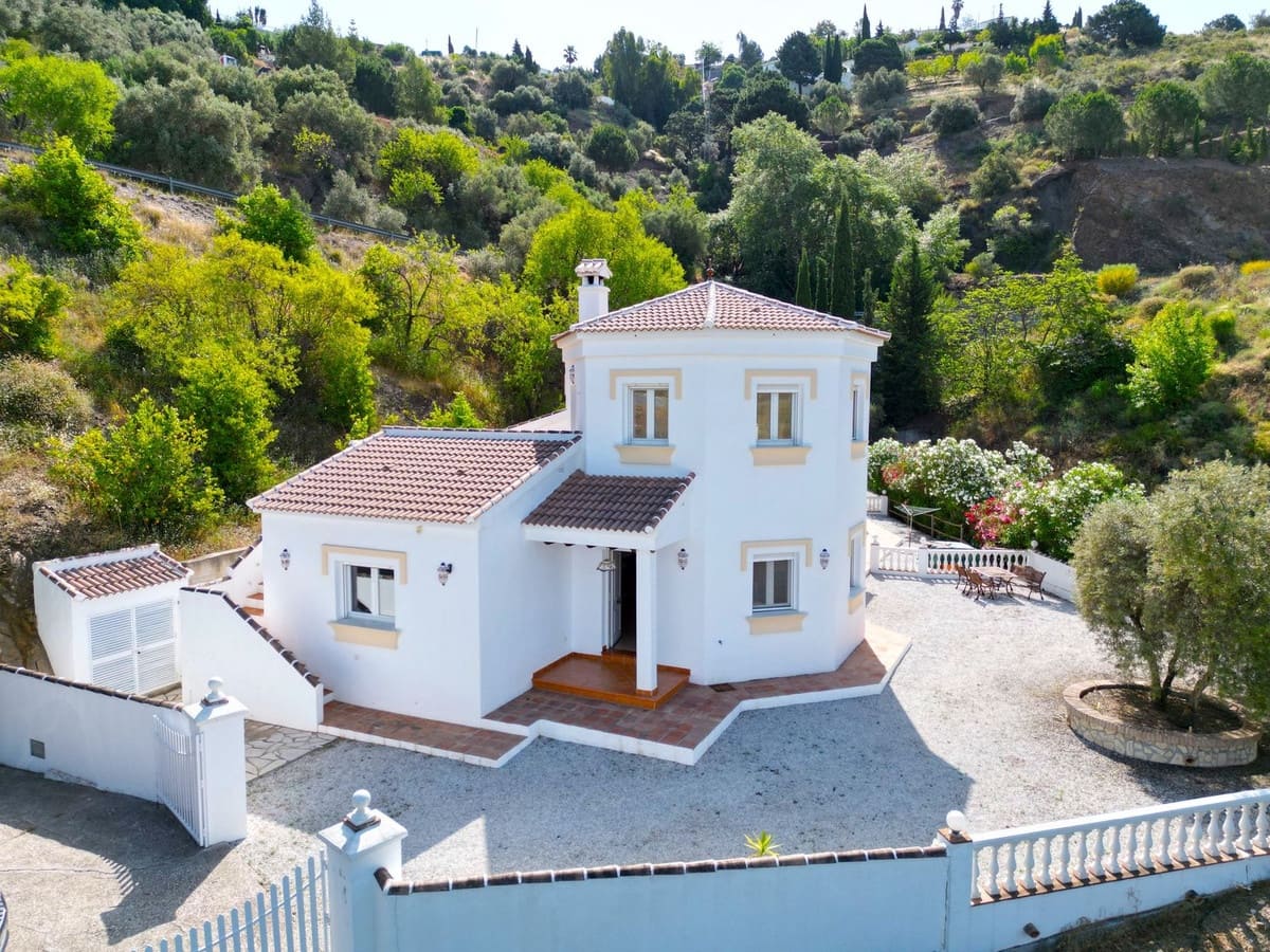 4 soveværelse Villa til salg i Competa med swimmingpool garage - € 425.000 (Ref: 9026332)