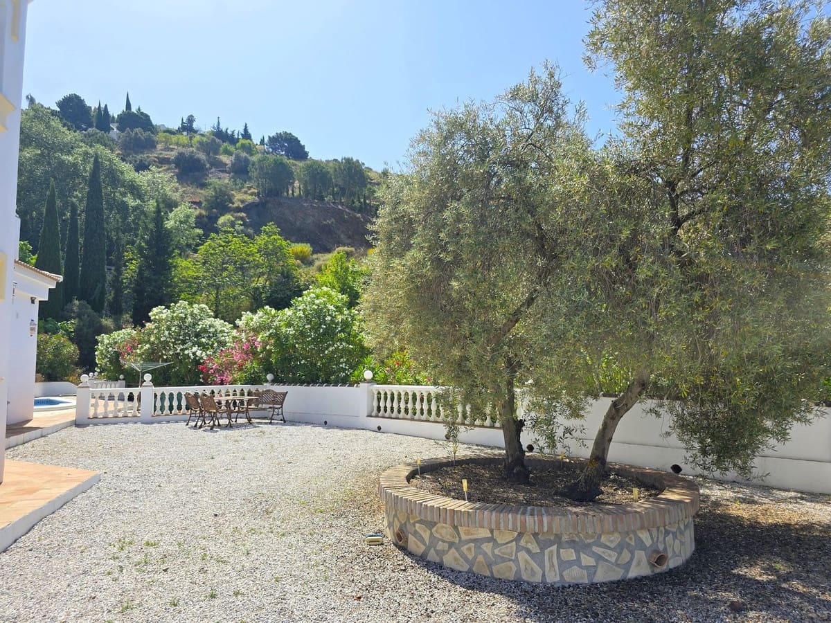 4 soveværelse Villa til salg i Competa med swimmingpool garage - € 425.000 (Ref: 9026332)