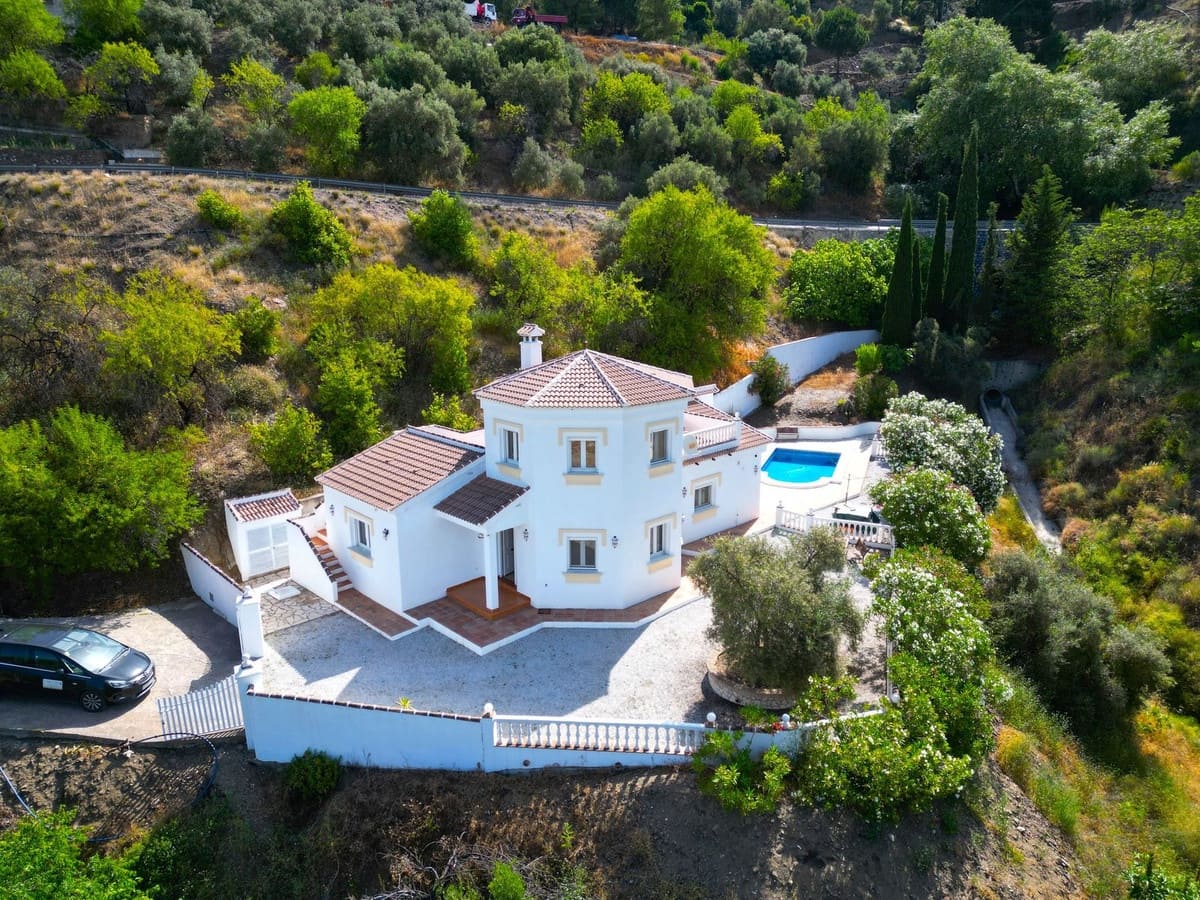 4 soveværelse Villa til salg i Competa med swimmingpool garage - € 425.000 (Ref: 9026332)