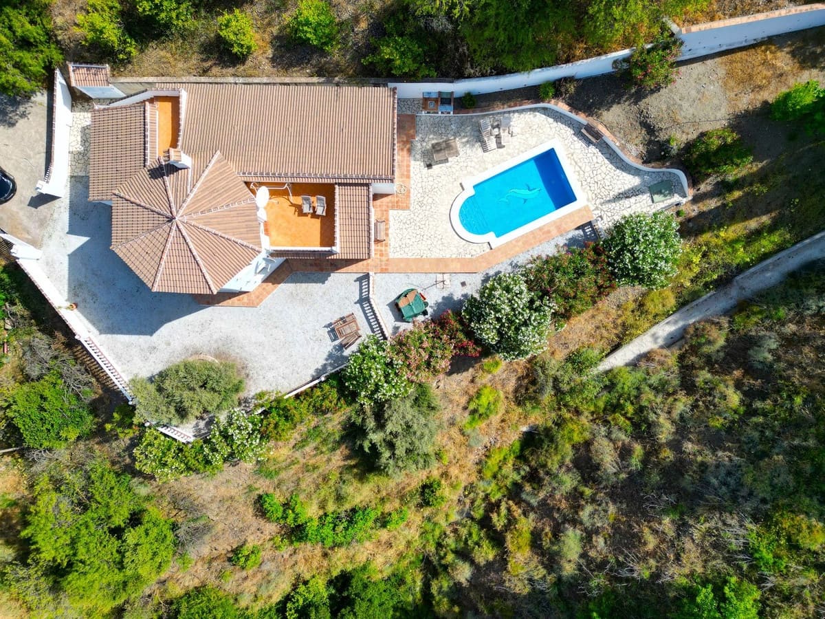 4 soveværelse Villa til salg i Competa med swimmingpool garage - € 425.000 (Ref: 9026332)
