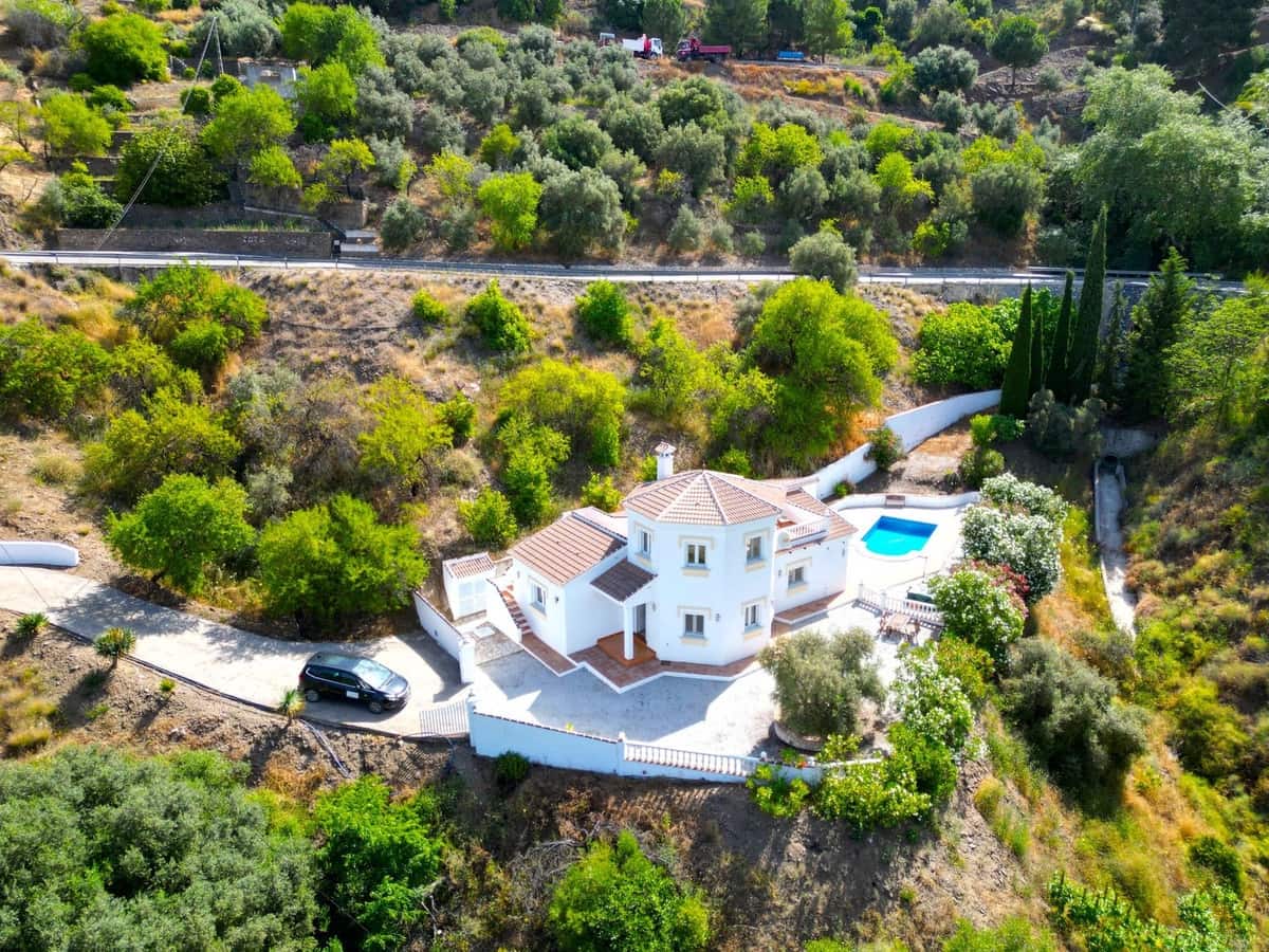 4 soveværelse Villa til salg i Competa med swimmingpool garage - € 425.000 (Ref: 9026332)