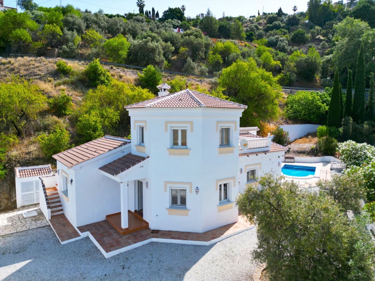 4 soveværelse Villa til salg i Competa med swimmingpool garage - € 425.000 (Ref: 9026332)