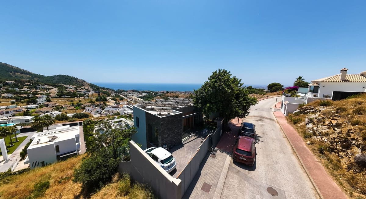 4 soveværelse Villa til salg i Mijas med swimmingpool garage - € 1.600.000 (Ref: 9061912)