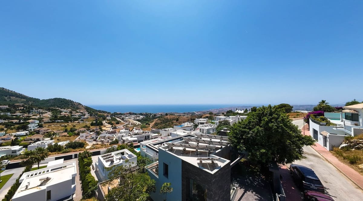 4 soveværelse Villa til salg i Mijas med swimmingpool garage - € 1.600.000 (Ref: 9061912)