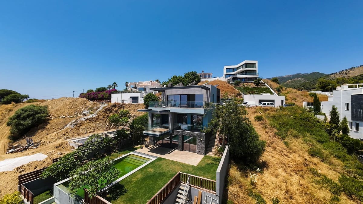 4 soveværelse Villa til salg i Mijas med swimmingpool garage - € 1.600.000 (Ref: 9061912)