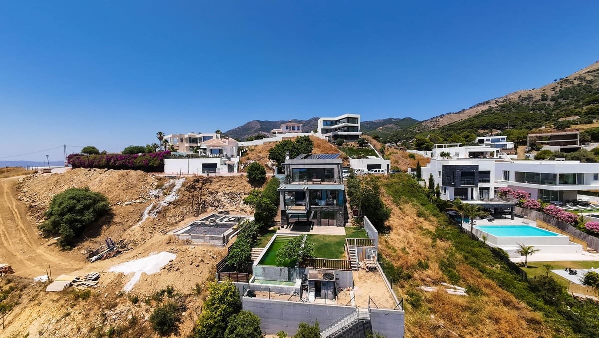 4 soveværelse Villa til salg i Mijas med swimmingpool garage - € 1.600.000 (Ref: 9061912)