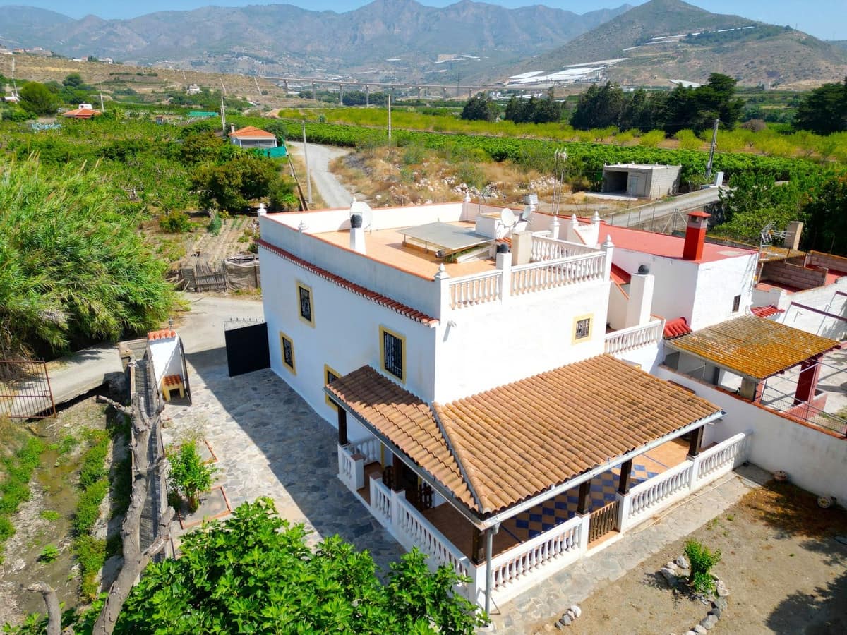 5 soveværelse Finca/Landehus til salg i Salobrena med garage - € 285.000 (Ref: 9064927)