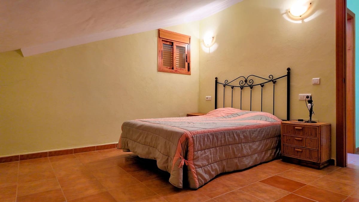 Finca/Casa Rural de 2 habitaciones en Casarabonela en venta con piscina - 198.000 € (Ref: 9072304)