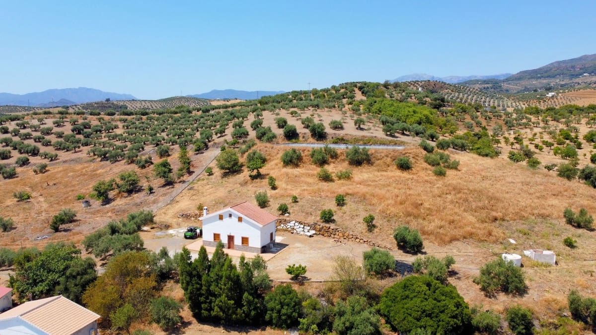 Finca/Casa Rural de 2 habitaciones en Casarabonela en venta con piscina - 198.000 € (Ref: 9072304)