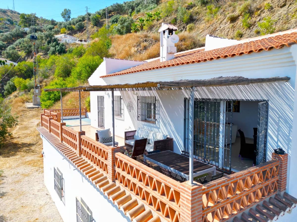 3 sypialnia Willa na sprzedaż w Arenas z basenem garażem - 299 000 € (Ref: 9101066)