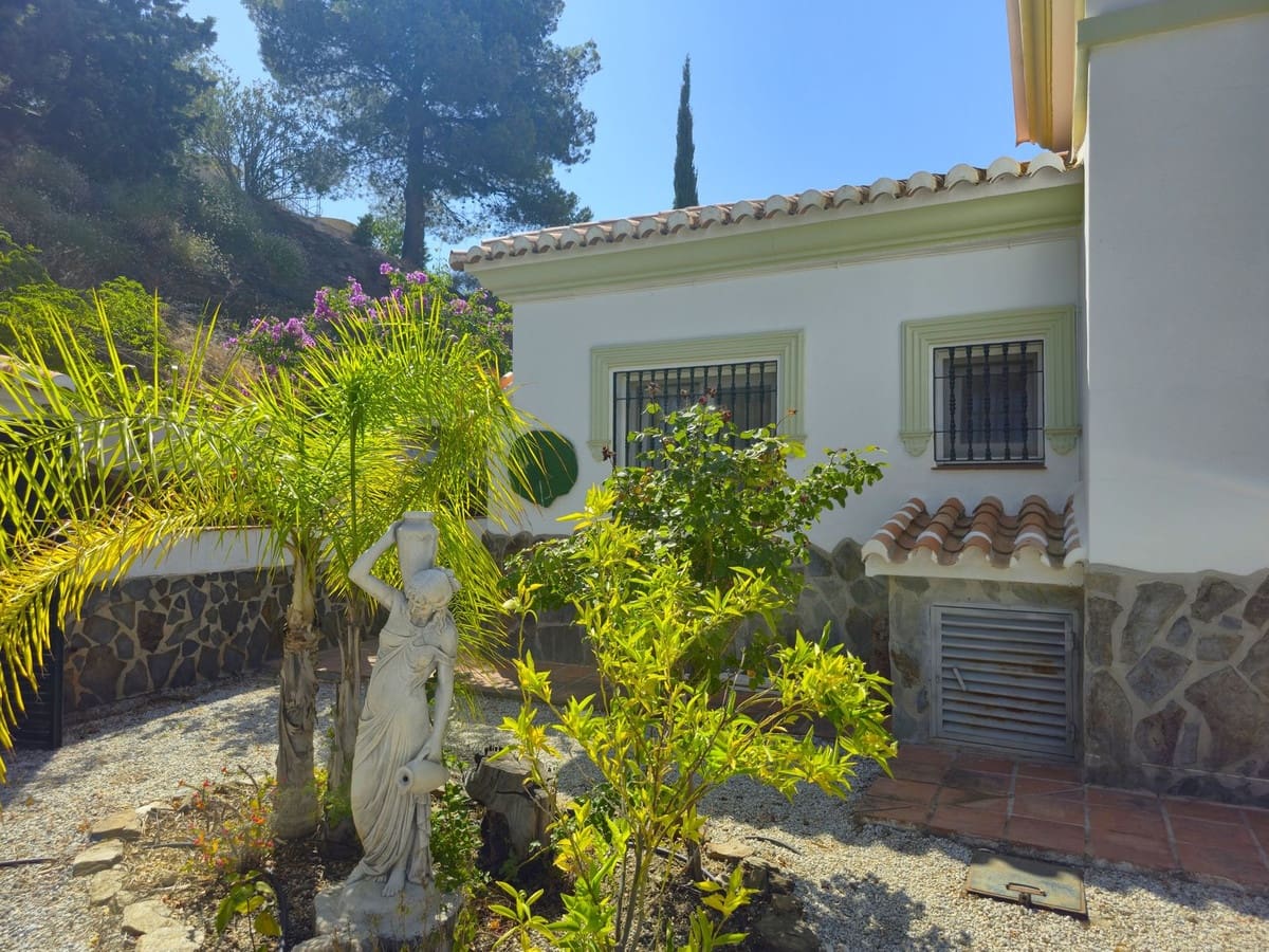 3 soverom Villa til salgs i Competa med svømmebasseng garasje - € 420 000 (Ref: 9113802)