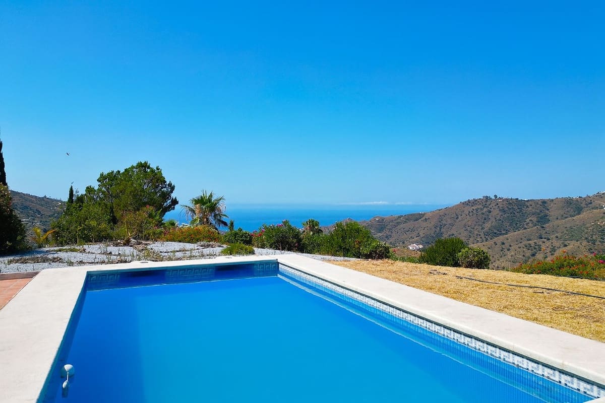3 bedroom Villa for sale in Competa with pool garage - € 420,000 (Ref: 9113802)