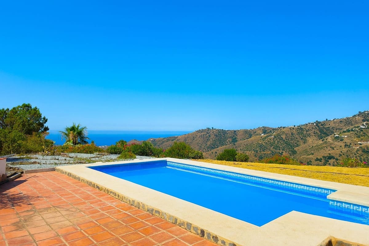 3 bedroom Villa for sale in Competa with pool garage - € 420,000 (Ref: 9113802)