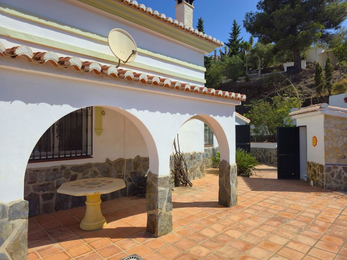 3 bedroom Villa for sale in Competa with pool garage - € 420,000 (Ref: 9113802)